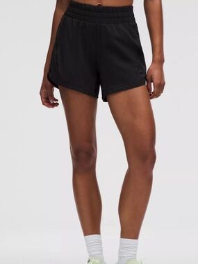 Lululemon Track That Mid-Rise Lined Short 5"
Black Size Women’s 6